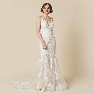 Donna: Lace Long Wedding Dress