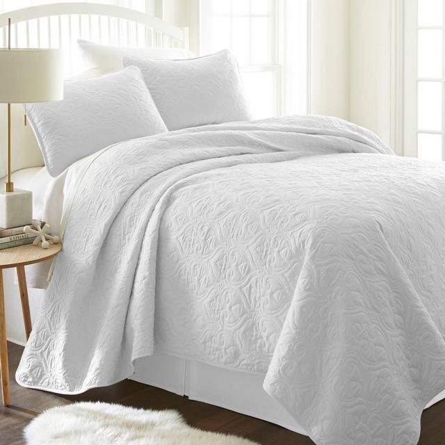 Damask King/California King Quilt Set in White