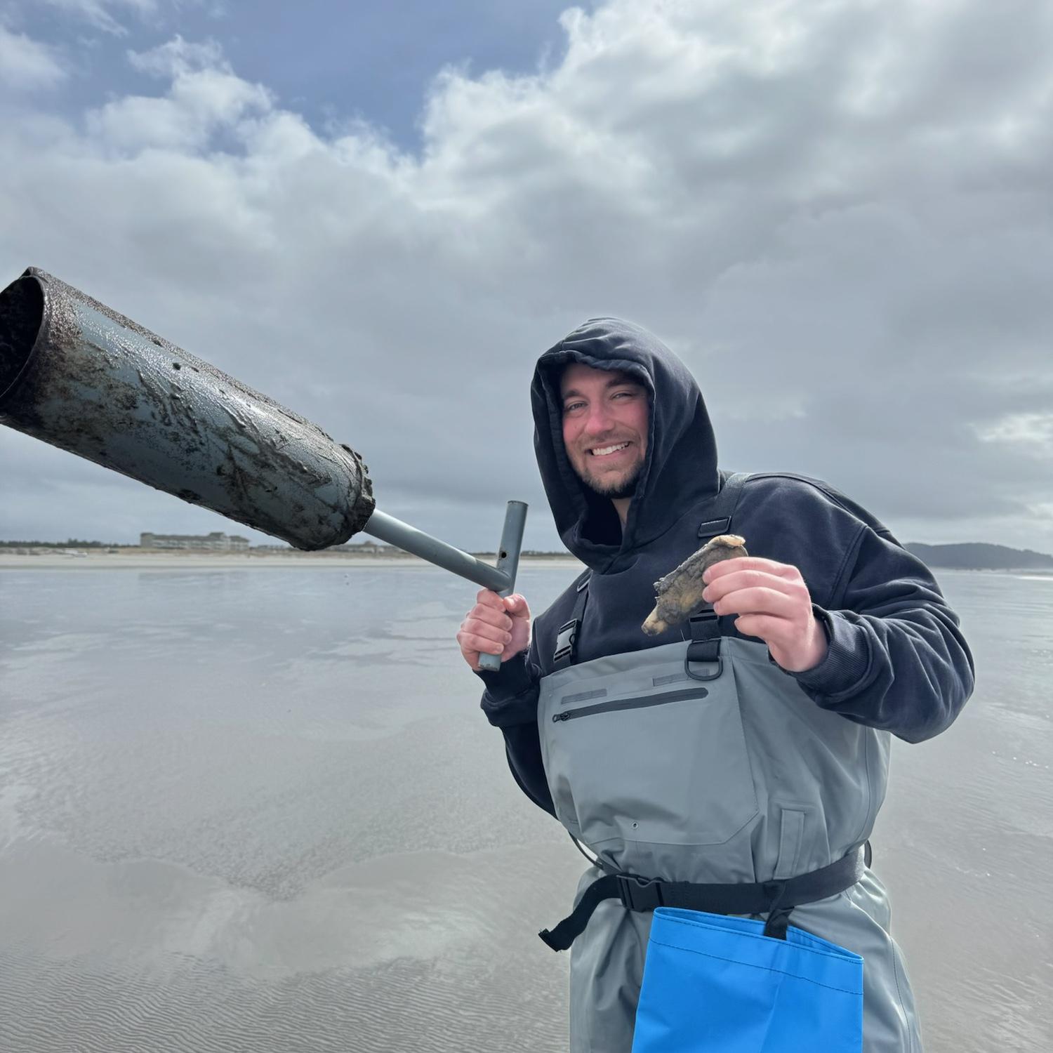 Long Beach WA Clam Digging