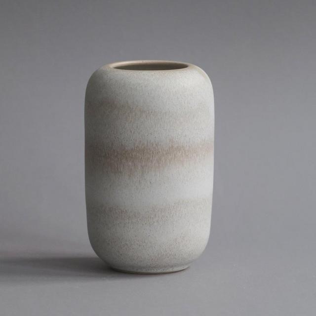 UNIKA VASE IN EARTH WHITE GLAZE