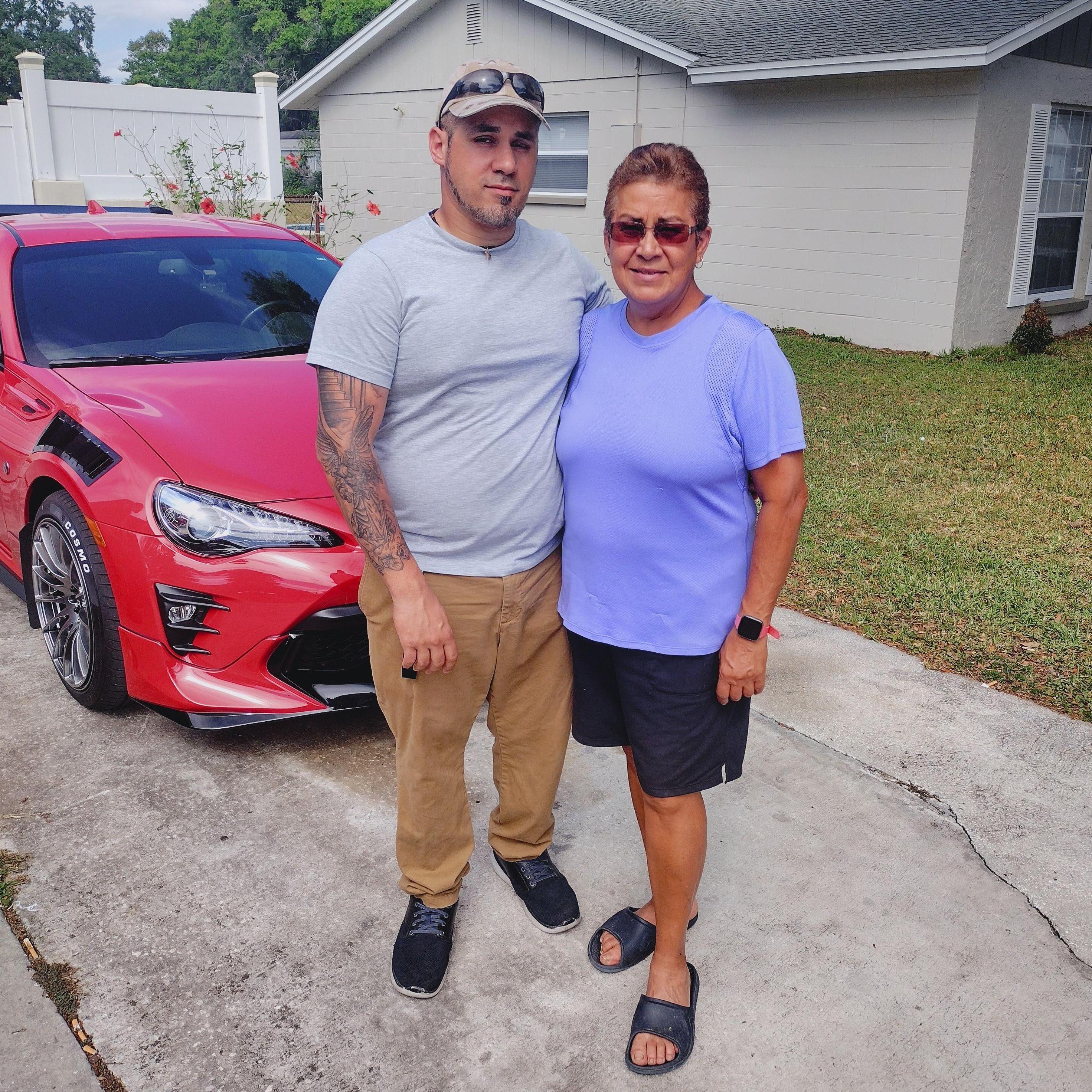 Ruben visiting Nilsa in Florida.