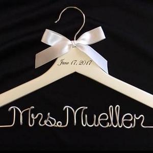 wedding hanger,Personalized Hanger,Mrs hanger,Custom hanger,wire name hanger,Bridesmaids hanger,bride hanger
