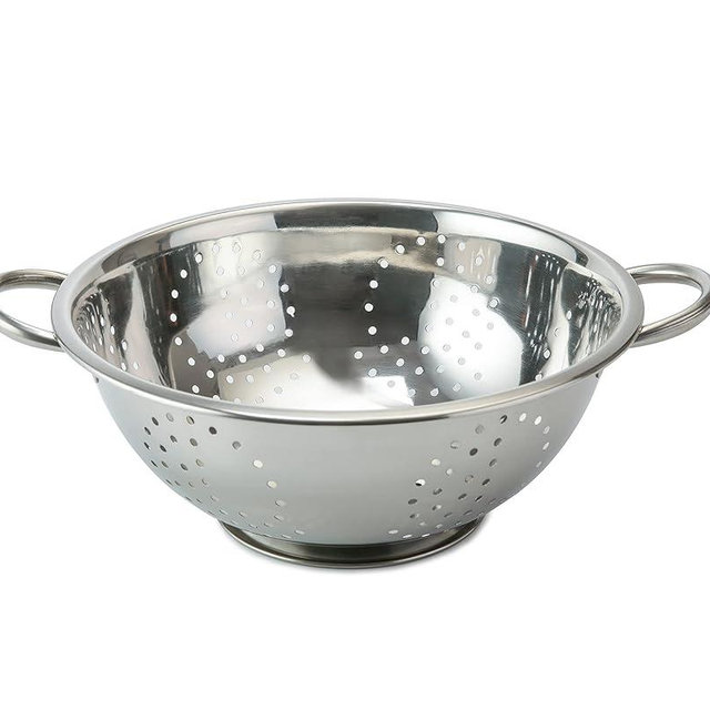 Vinod Stainless Steel Colander | 9.5 inches in Diameter | Dishwasher Friendly Strainer | Perforated Base | Suitable For Straining Fruits, Vegetables, Noodles, Pasta, Spaghetti | Steel Handles