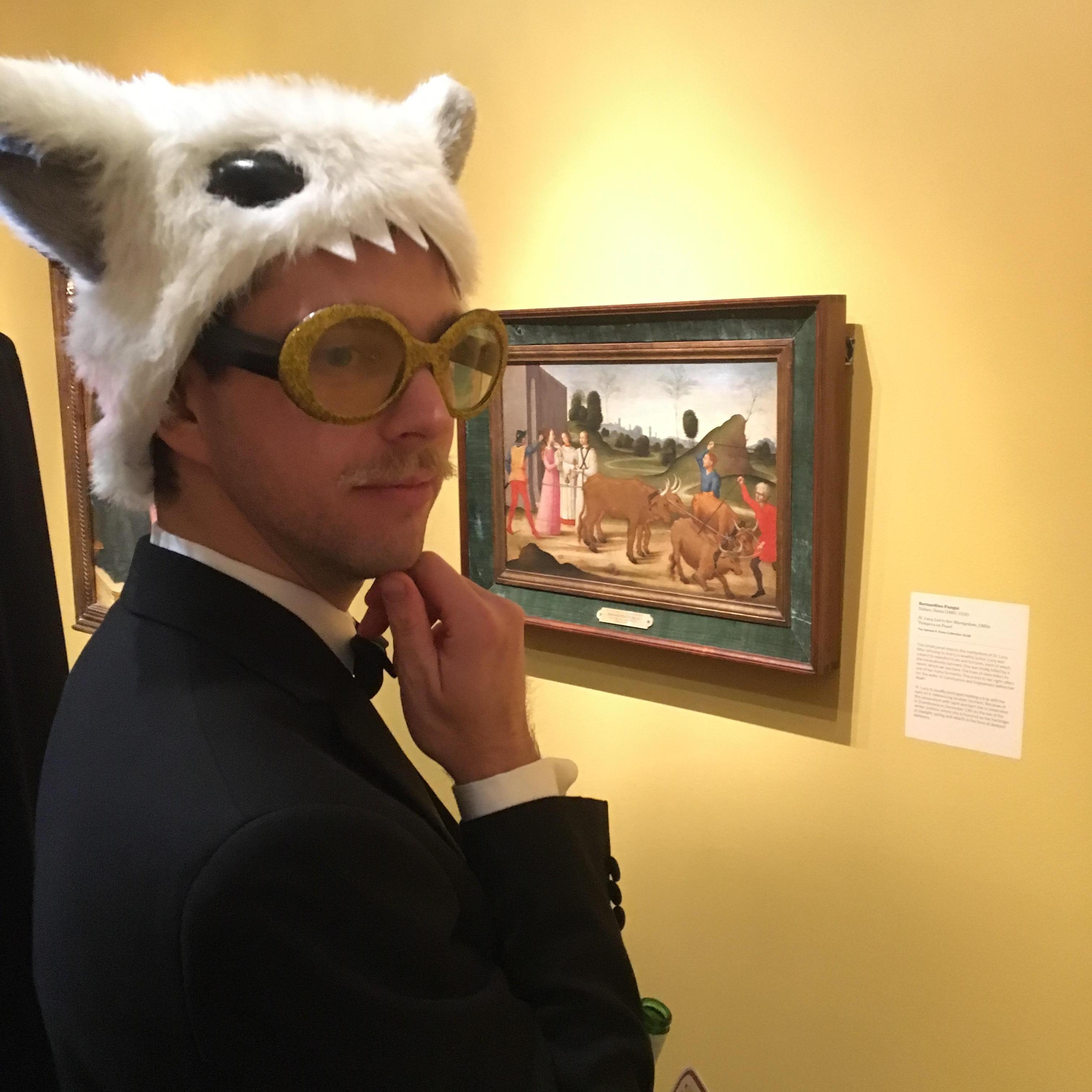 Bo tours an art gallery.
