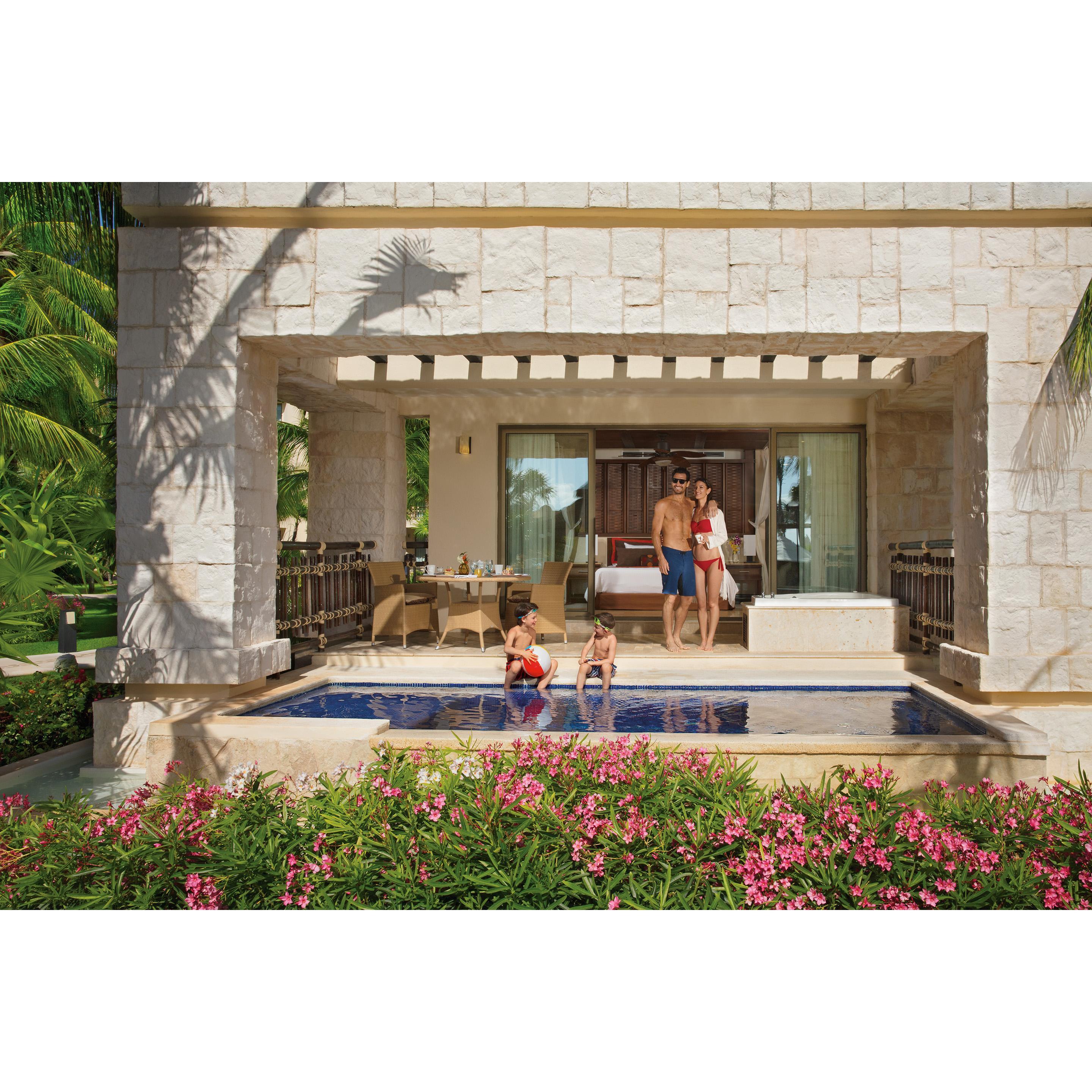 Preferred Club with Plunge Pool
Indoor hydrotub
private terrace with outdoor whirlpool and a plunge pool
Garden and tropical views
Preferred Club privileges
538 ft2 / 50 m2