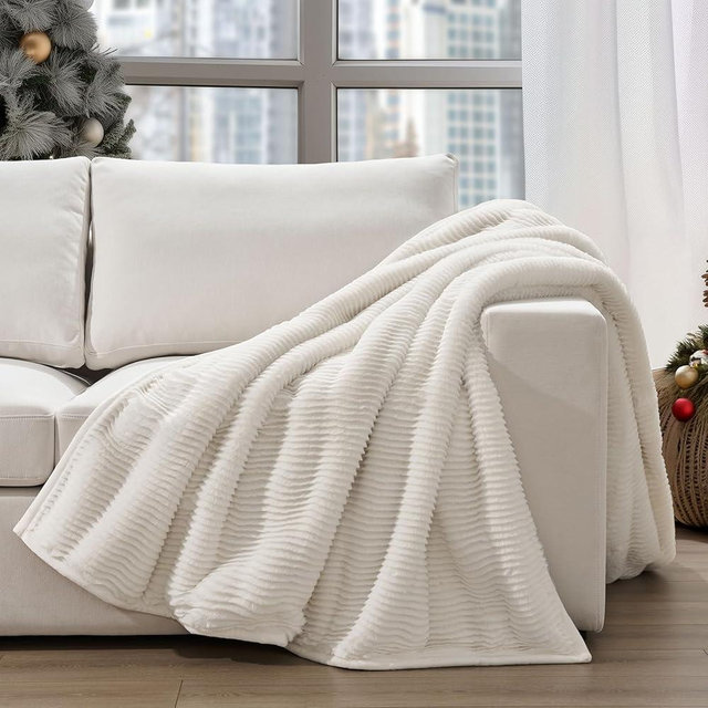 EVERGRACEHOME Ultra Soft Faux Fur Throw Blanket for Couch, Luxury Sculpted Texture Faux Rabbit Fur Blanket for Bed, Fluffy Thick Plush Warm Fuzzy Throw, 920GSM (Bright White, 60''x80'')