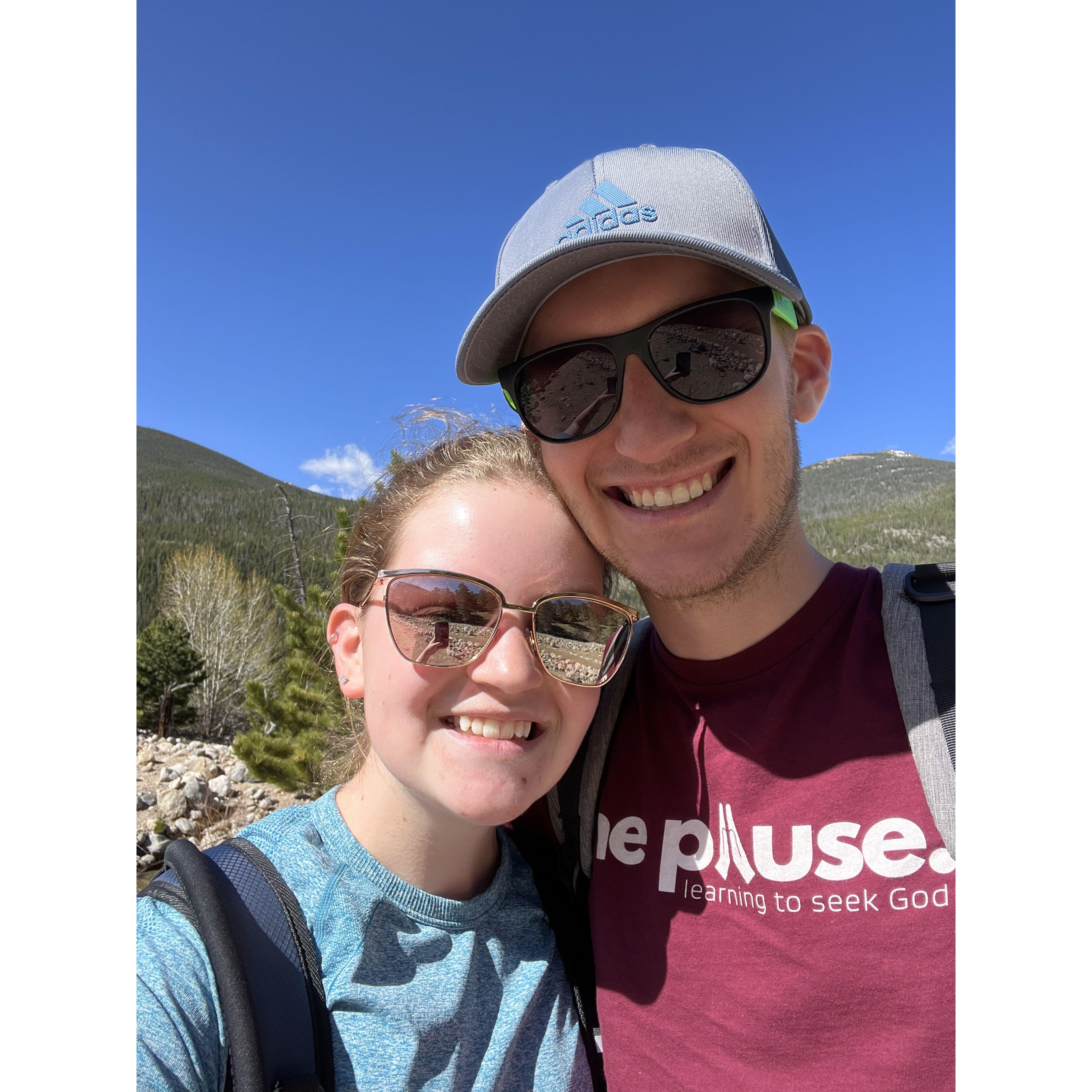 Hiking near Estes Park in Colorado with the family!