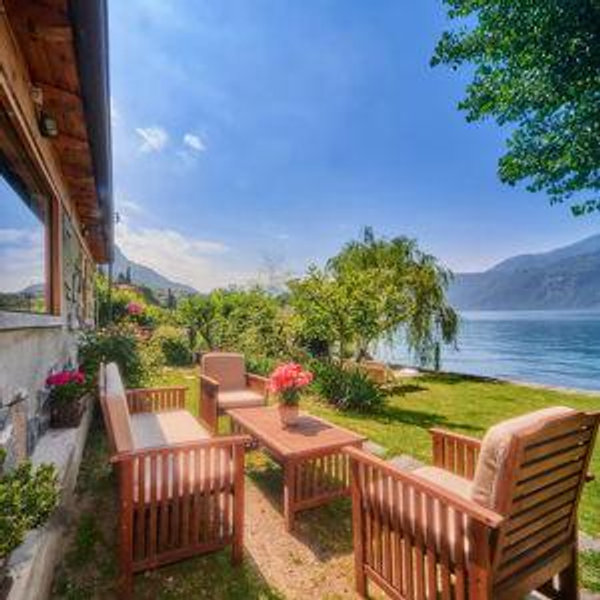 AirBnB on Lake Como