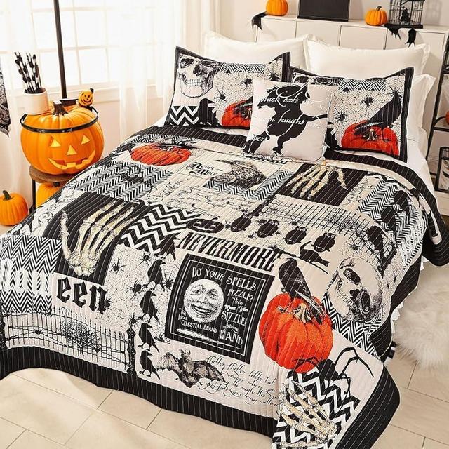 EVENHUG Halloween Theme King Size Quilt Bedding Set with 3 Pillow Shams Lightweight Soft Bedspread Coverlet Halloween Holiday Bed Cover for Bedroom Home Decoration (4 Pieces)