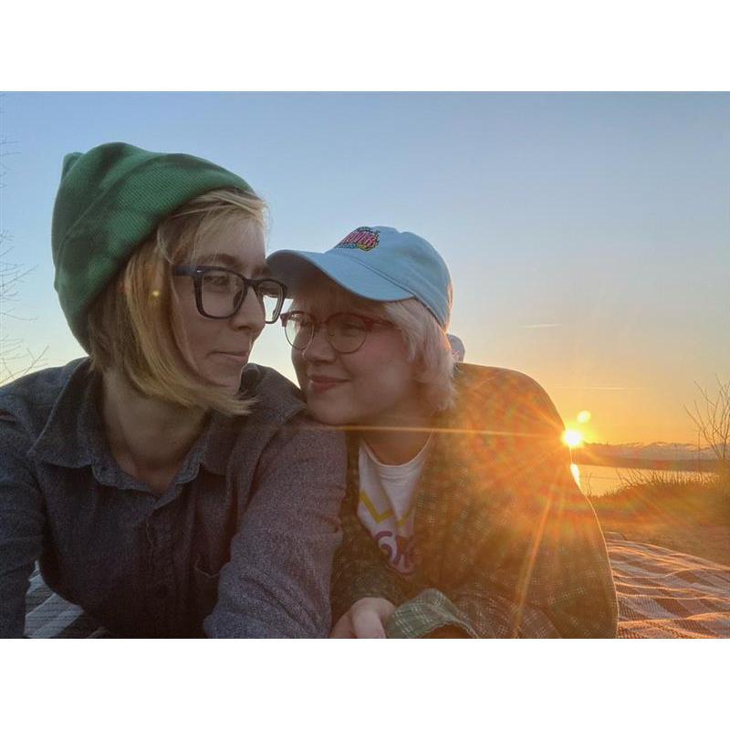 A spontaneous evening picnic at Discovery Park.