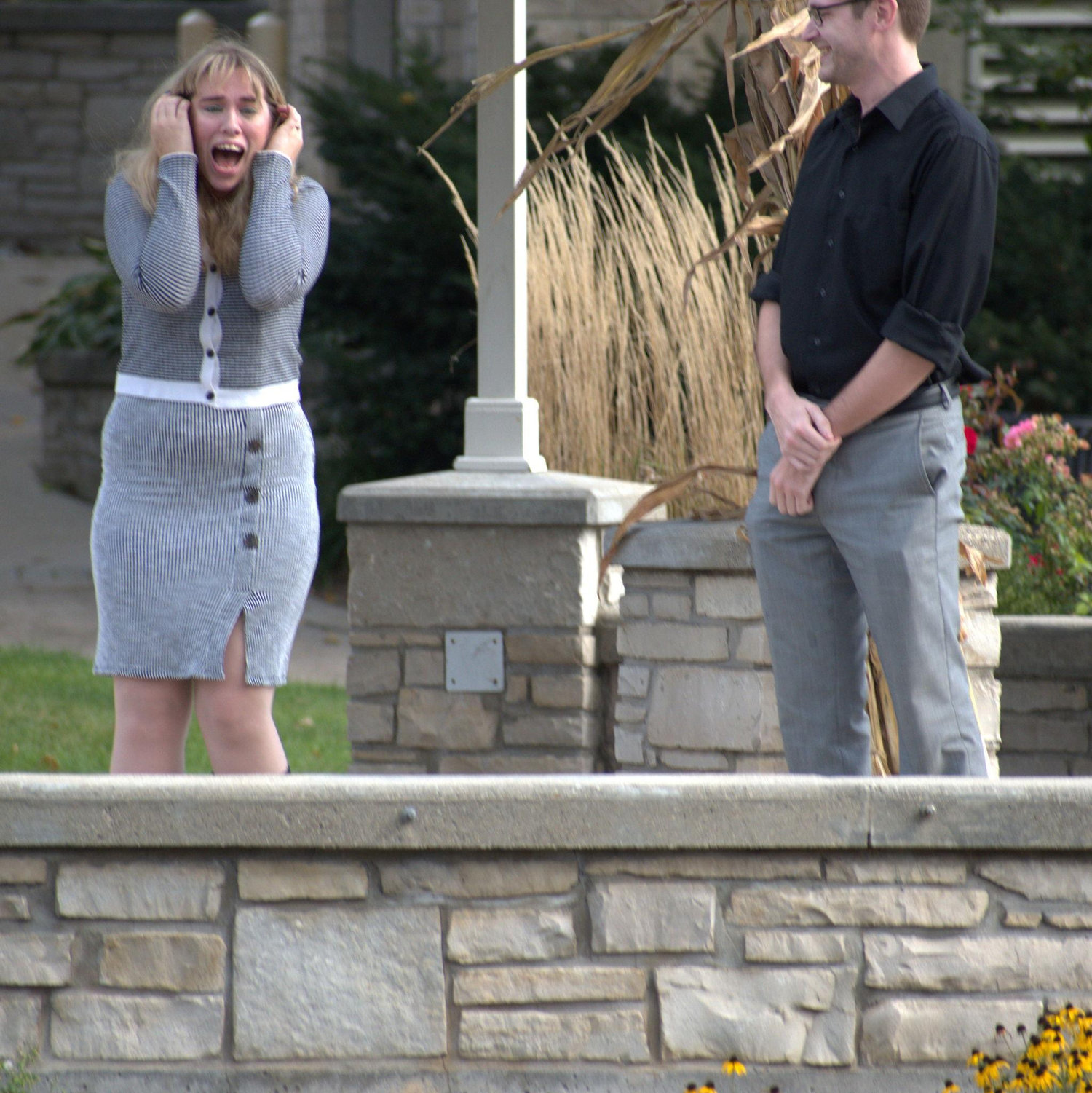 Megean realizing jen, stu, Dana and Kelly across the way!