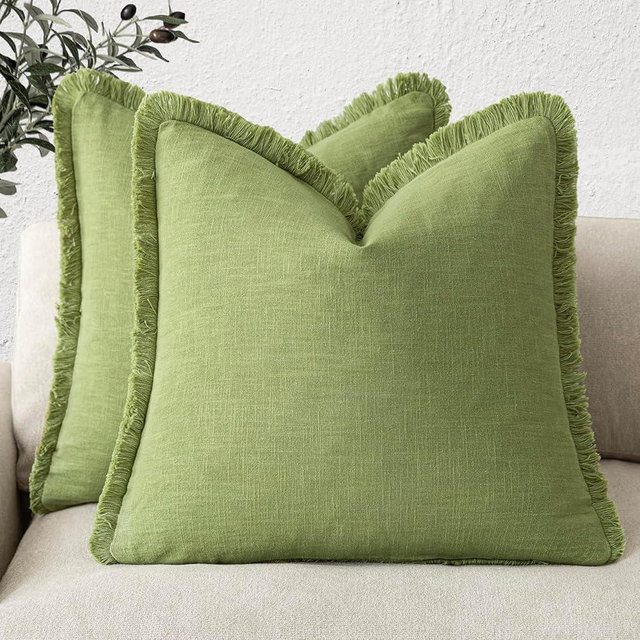 Foindtower Set of 2 Decorative Linen Fringe Throw Pillow Covers Cozy Boho Farmhouse Cushion Cover with Tassels Soft Accent Pillowcase for Couch Sofa Bed Living Room Home Decor,20×20 Inch,Lush Green