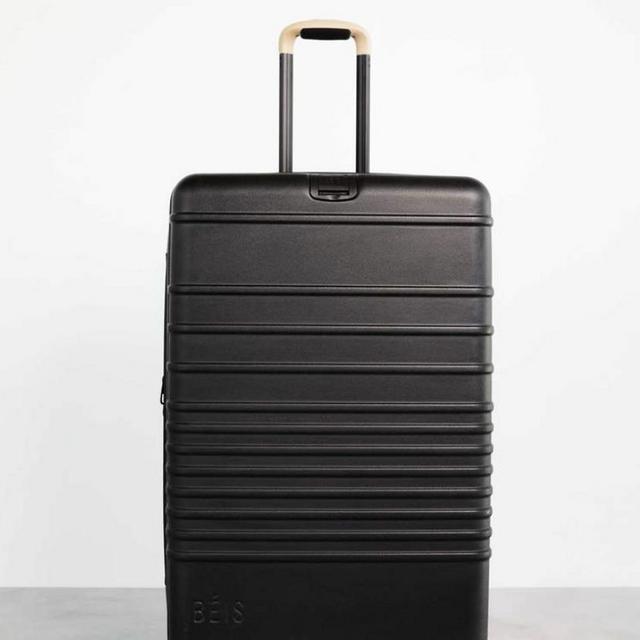the 29" large check-in roller in black