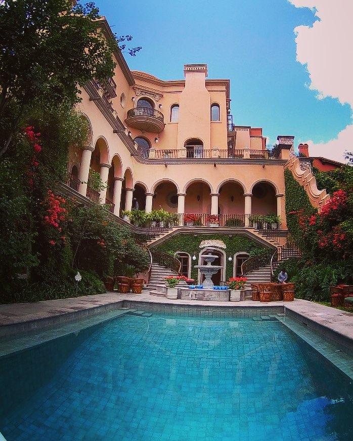 The Wedding Website of Anne Elizabeth Daugherty and Richard Spencer Lewis II