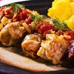 Mancaruri traditionale (sarmale) si meniu vanatoresc specifice zonei (urs,caprioara ,mistret)