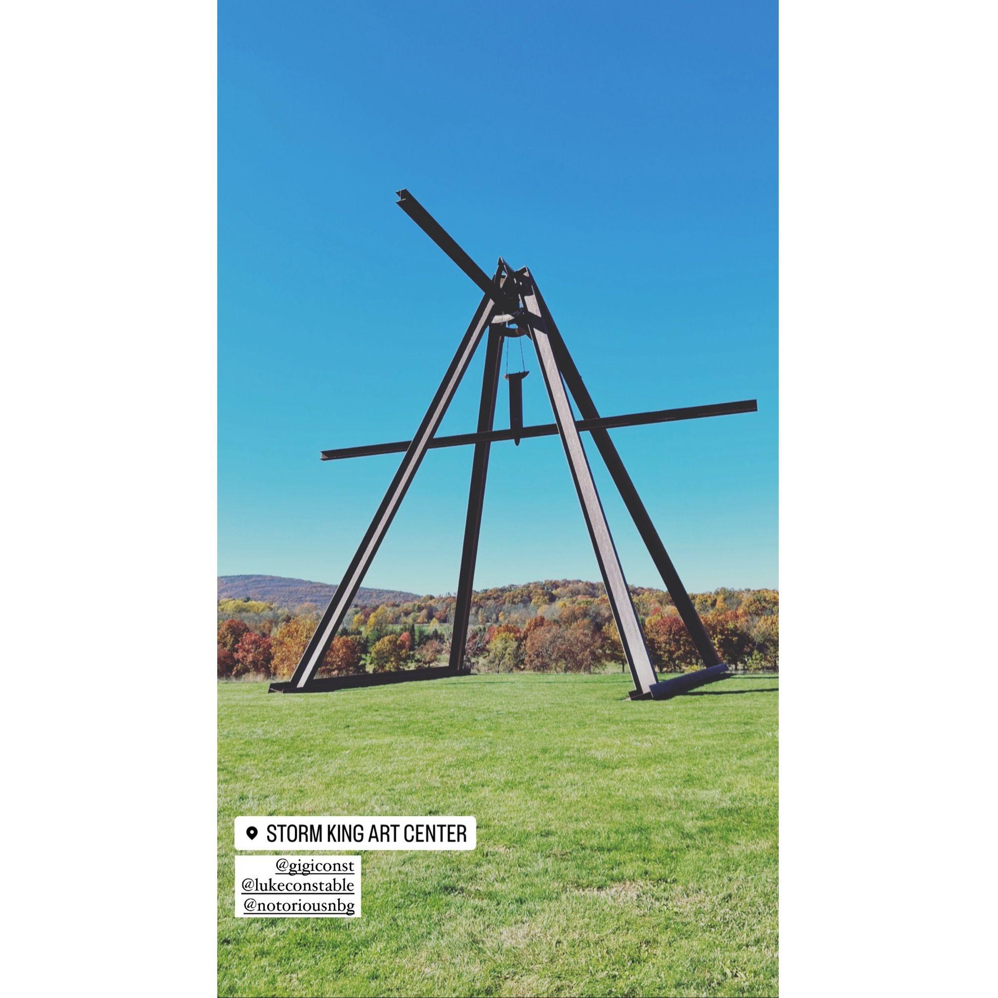 Then fate struck again. Liza and Luke met on a group trip to Storm King, an exhibition garden renowned for romantic sculptures (see above).