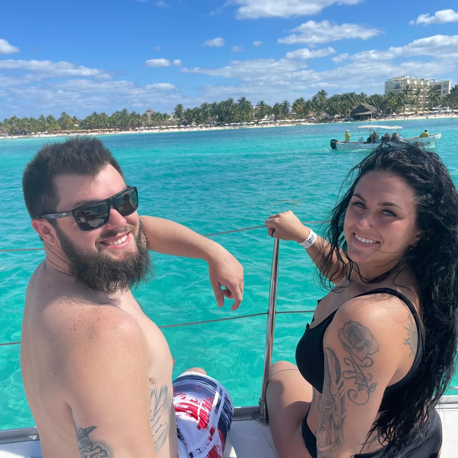 Their first trip out of the country together & right after Jarod almost drowned snorkeling 😂