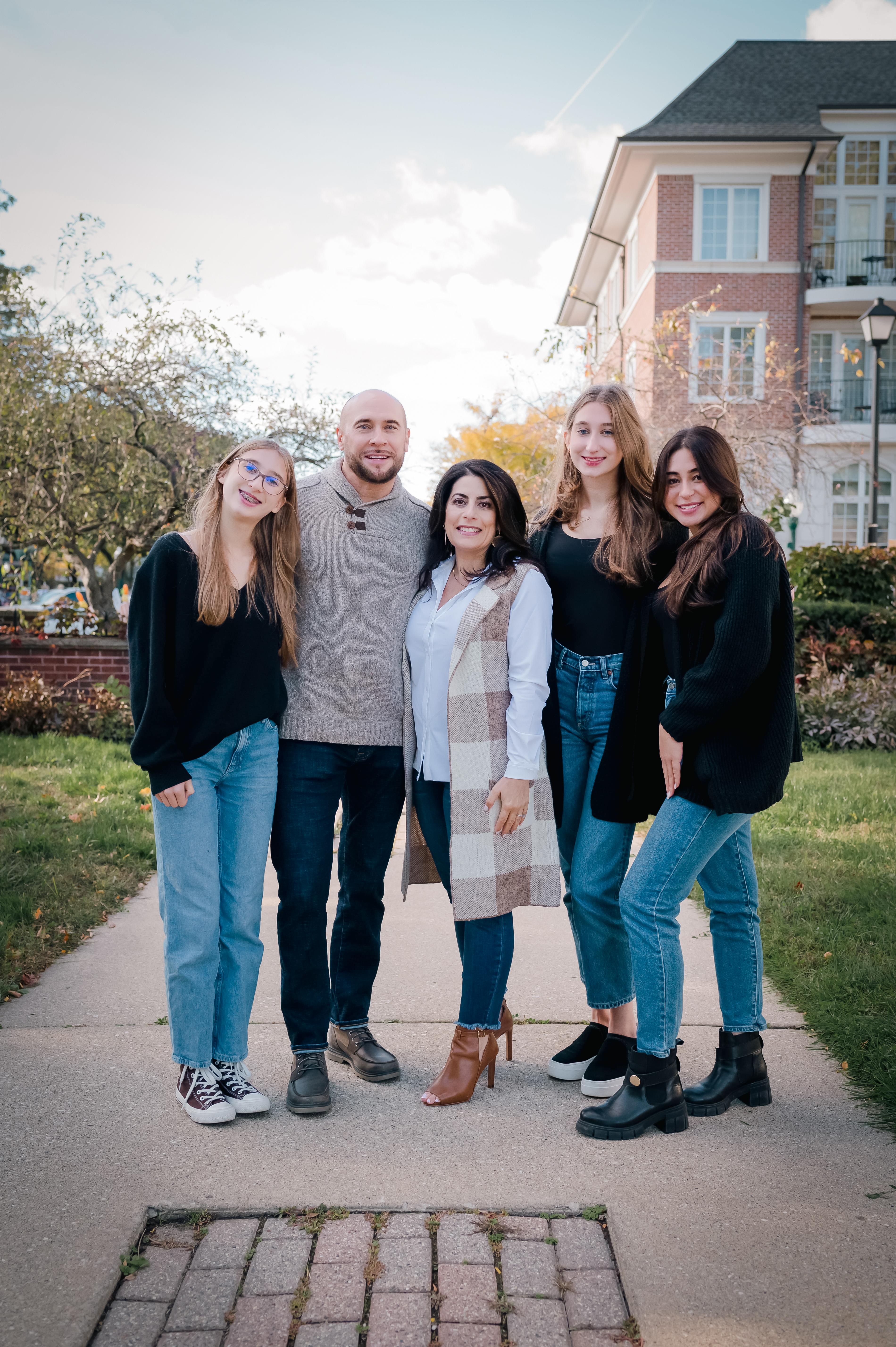 The Wedding Website of Leslie Ayoub and Jeff Borisen