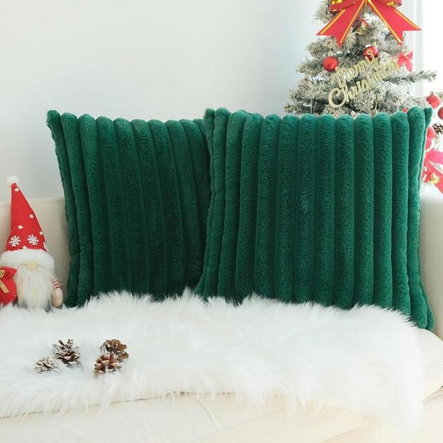 JOJUSIS Christmas Green Throw Pillow Covers Pack of 2 Faux Fur Plush Decorative Couch Cushion Case Soft Pillowcases (Dark Green, 18 x 18-Inch)