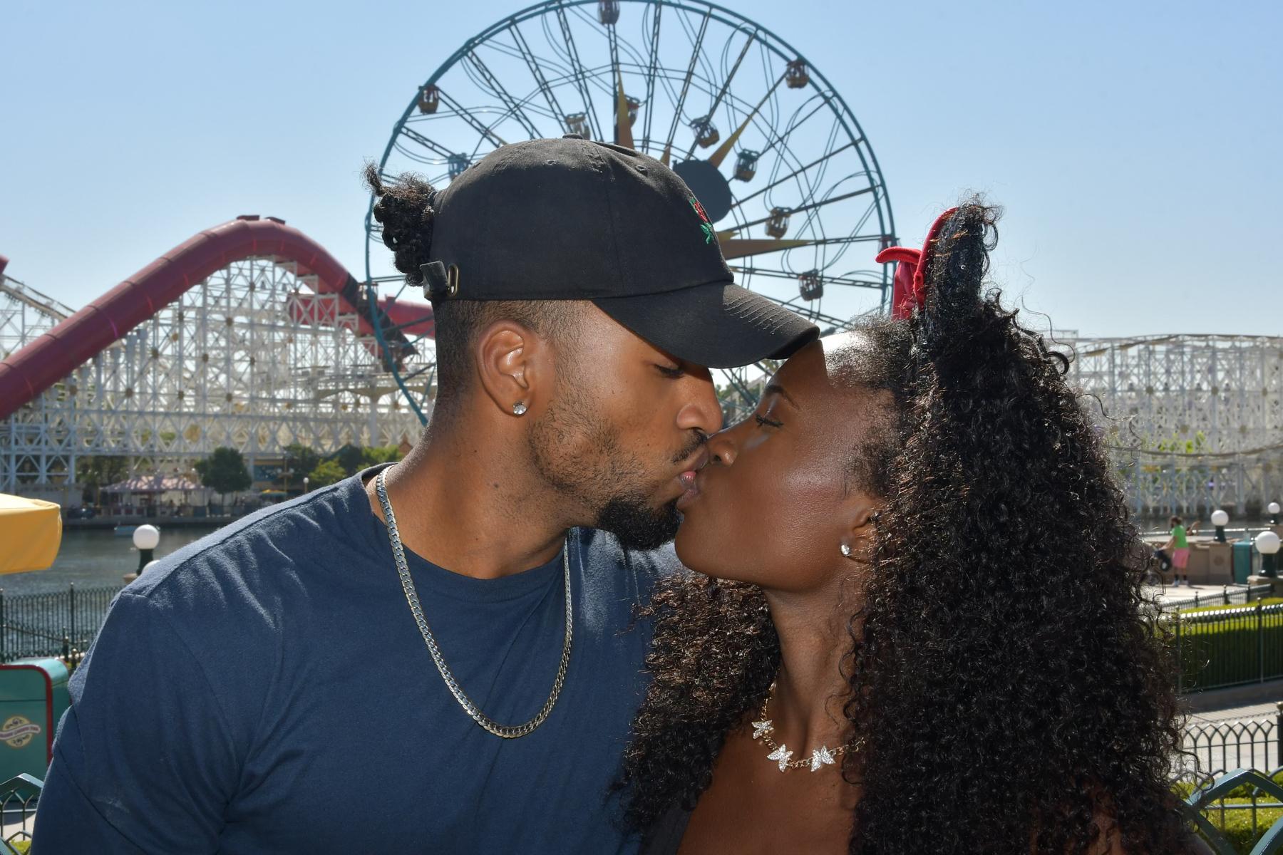 Nia and Lami celebrate their 4th anniversary in Disneyland!