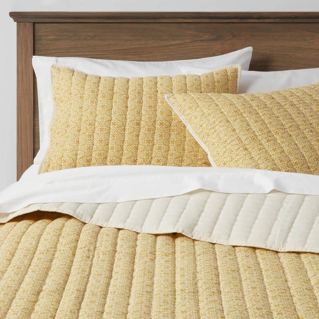King Pick Stitch Medallion Quilt Yellow - Threshold™
