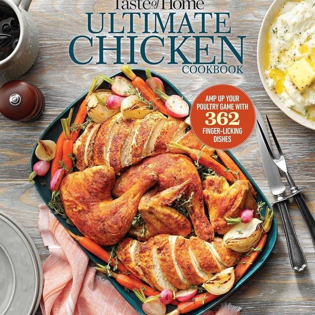 Taste of Home Ultimate Chicken Cookbook: Amp up your poultry game with more than 362 finger-licking chicken dishes (Taste of Home Classics)