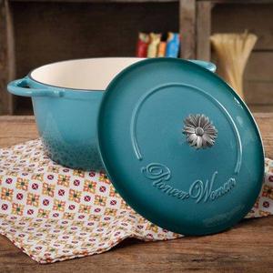 The Pioneer Woman Timeless Beauty Gradient 5-Quart Dutch Oven with Daisy and Bakelite Knob