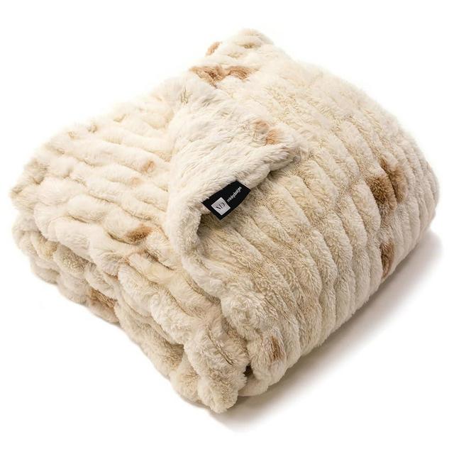 Minky Designs Crème Brulee Minky Blanket – Ultra Soft Faux Fur Throw Blanket for Couch, Bed & Home – Fluffy, Warm & Luxurious – Chic Collection (Large, 60x72)
