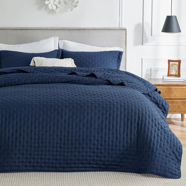 Bedsure Queen Quilt Bedding Set - Soft Ultrasonic Full/Queen Quilt Set - Clover Bedspread Queen Size - Lightweight Bedding Coverlet for All Seasons (Includes 1 Navy Quilt, 2 Pillow Shams)