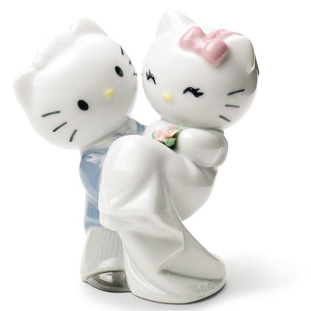 Nao by Lladro Collectible Porcelain Figurine: HELLO KITTY GETS MARRIED - 4 1/2" tall