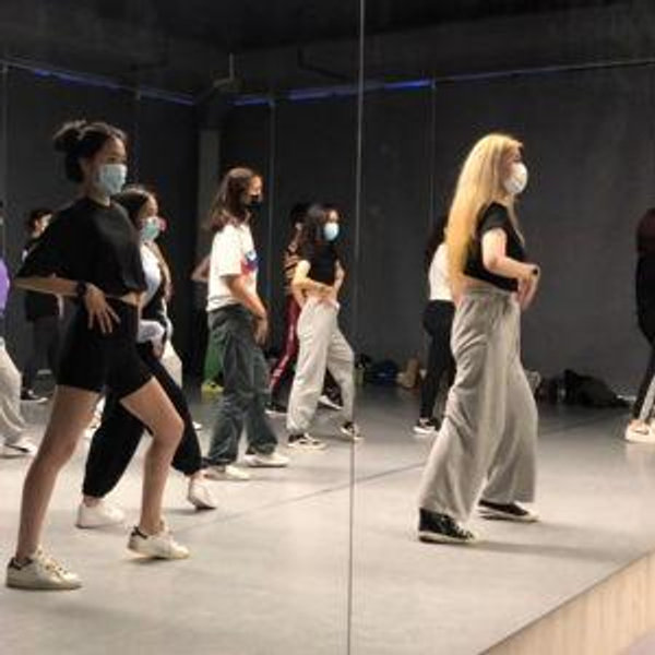 Honeymoon Activity: K-Pop Dance Class