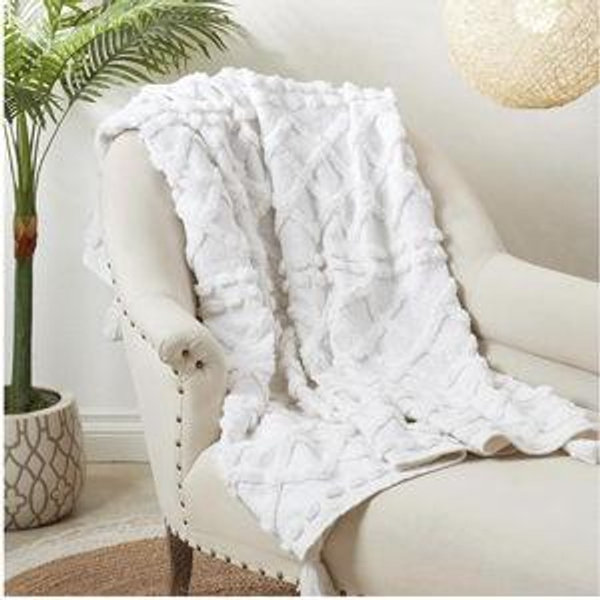 SARO LIFESTYLE Chic Tufted Throw with Tassels