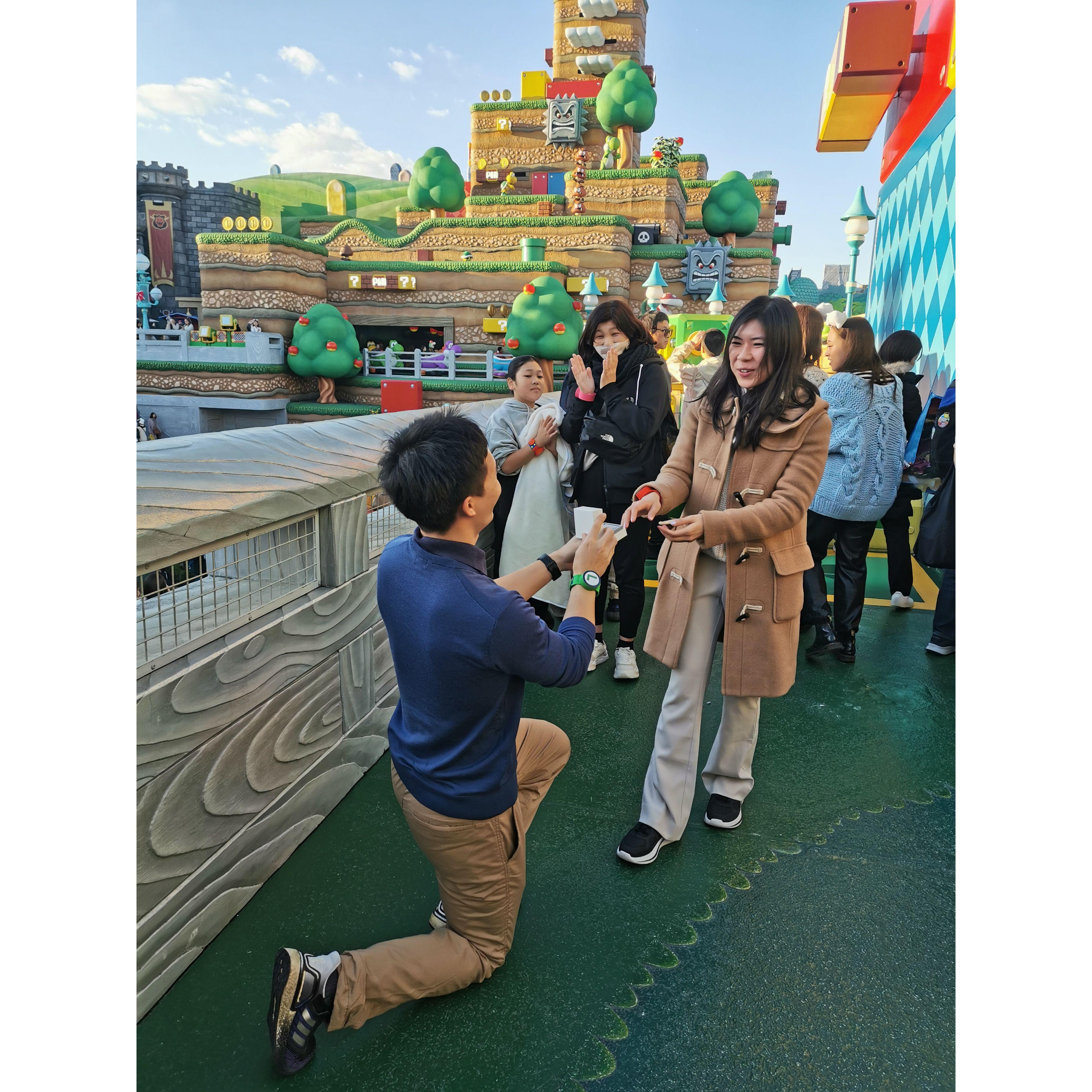 Syok sendiri just to have people clap for us. We nonchalantly told a park employee to help us record, and he was so confused that Rachel was totally aware of the ring and proposal.