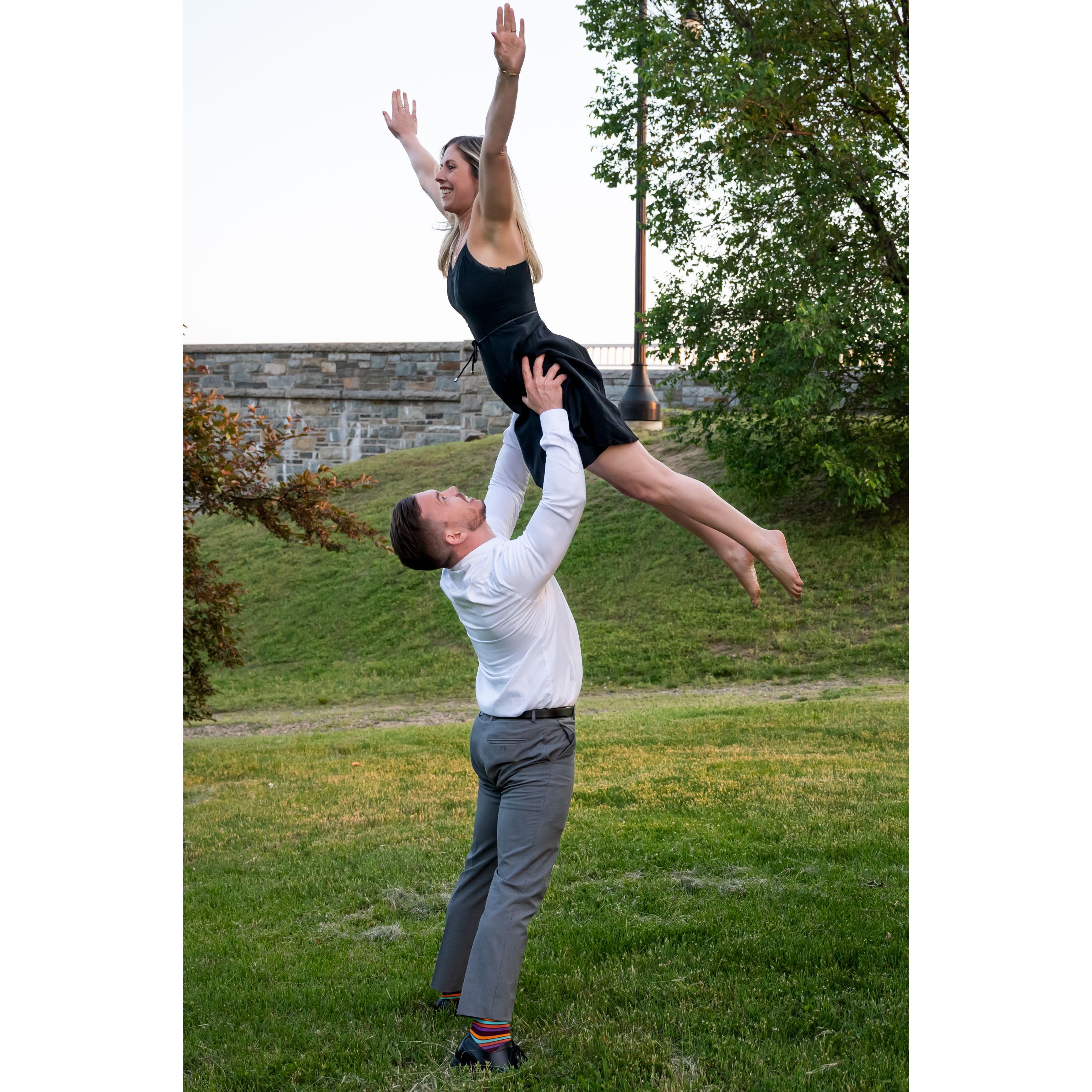 Testing out our best angles with our wedding photographer (5/7)