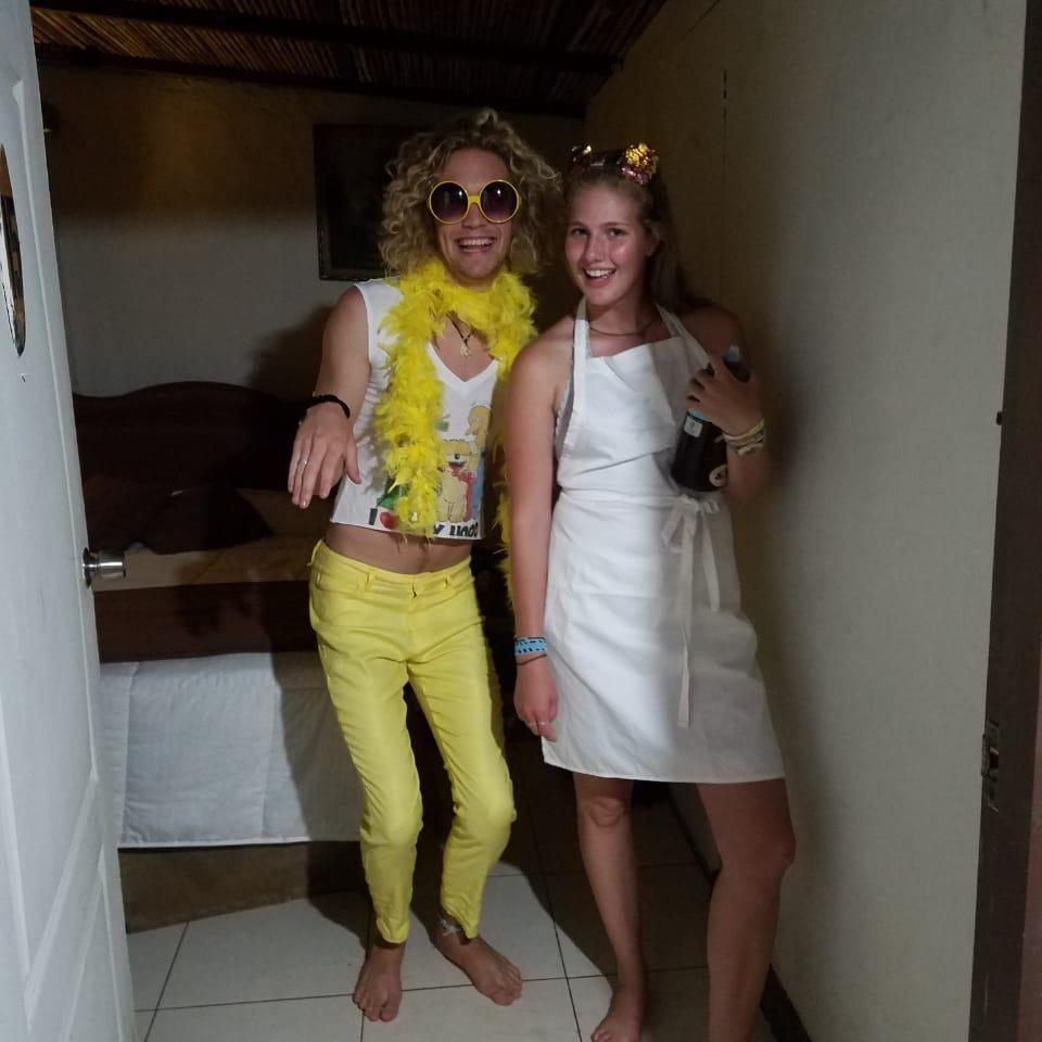 First Halloween in Panama, big bird and bimbo. Friendship is becoming closer.