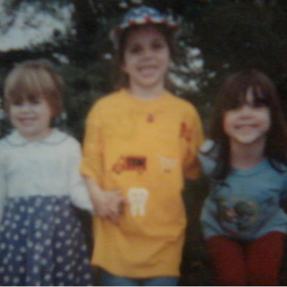 Laraina growing up with her sisters