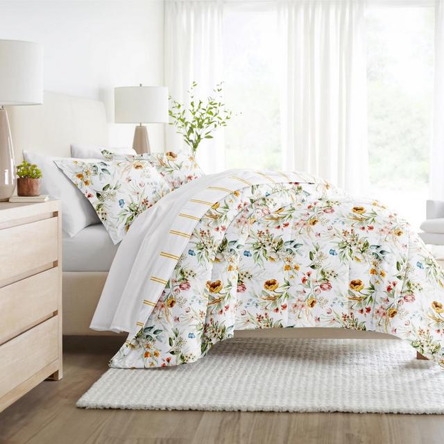 Chintz Floral All Season Reverisble Comforter Down Alternative Filling, Machine Washable - Becky Cameron, King/California King, Floral/White