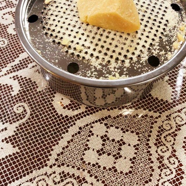 Nonna's Cheese Grater with Lid - Grattugia della Nonna - FREE Shipping