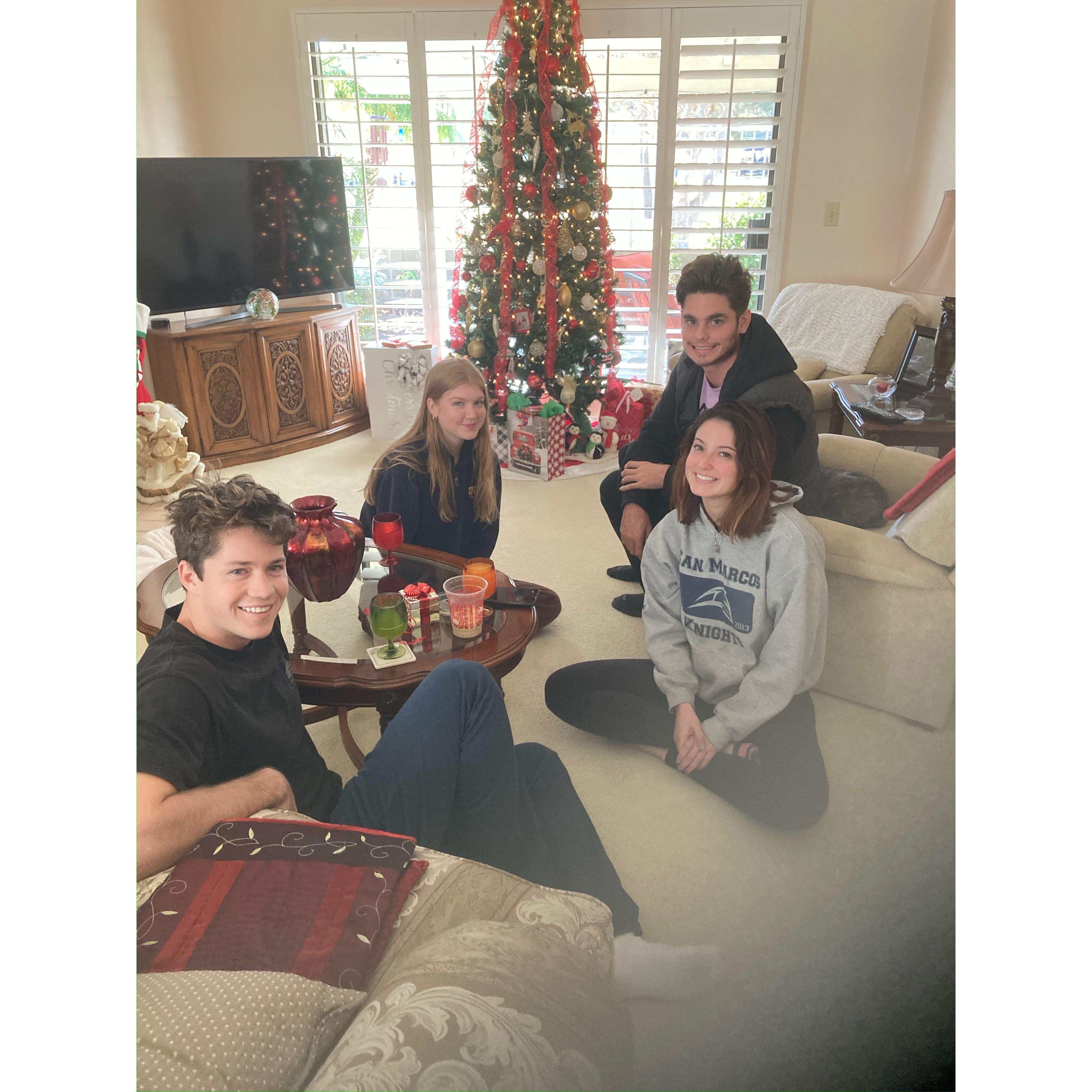 Jason meets Shannon's best friend Hannah and brother Sean