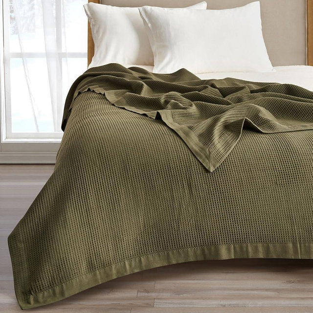 Great Bay Home 100% Cotton Blanket for Full/Queen Size Bed | Lightweight and Breathable Waffle Weave Blankets for Summer & Spring | Versatile, Layering Dark Green Bed Blanket, Olive, 90x90 inches