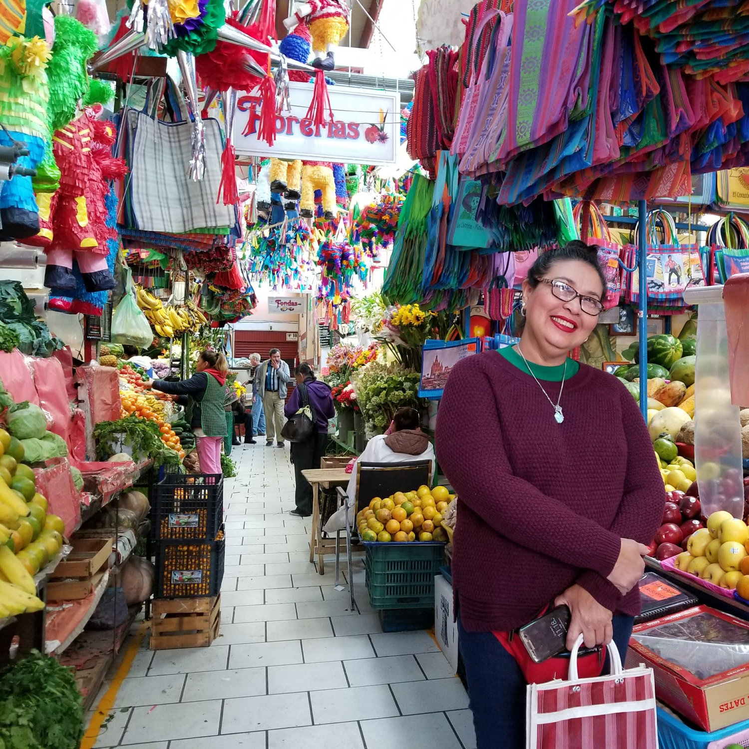 "La Pinche Suegra" (de puro amor) en su primera visita a San Miguel en el mercado de comidas y artesanías.