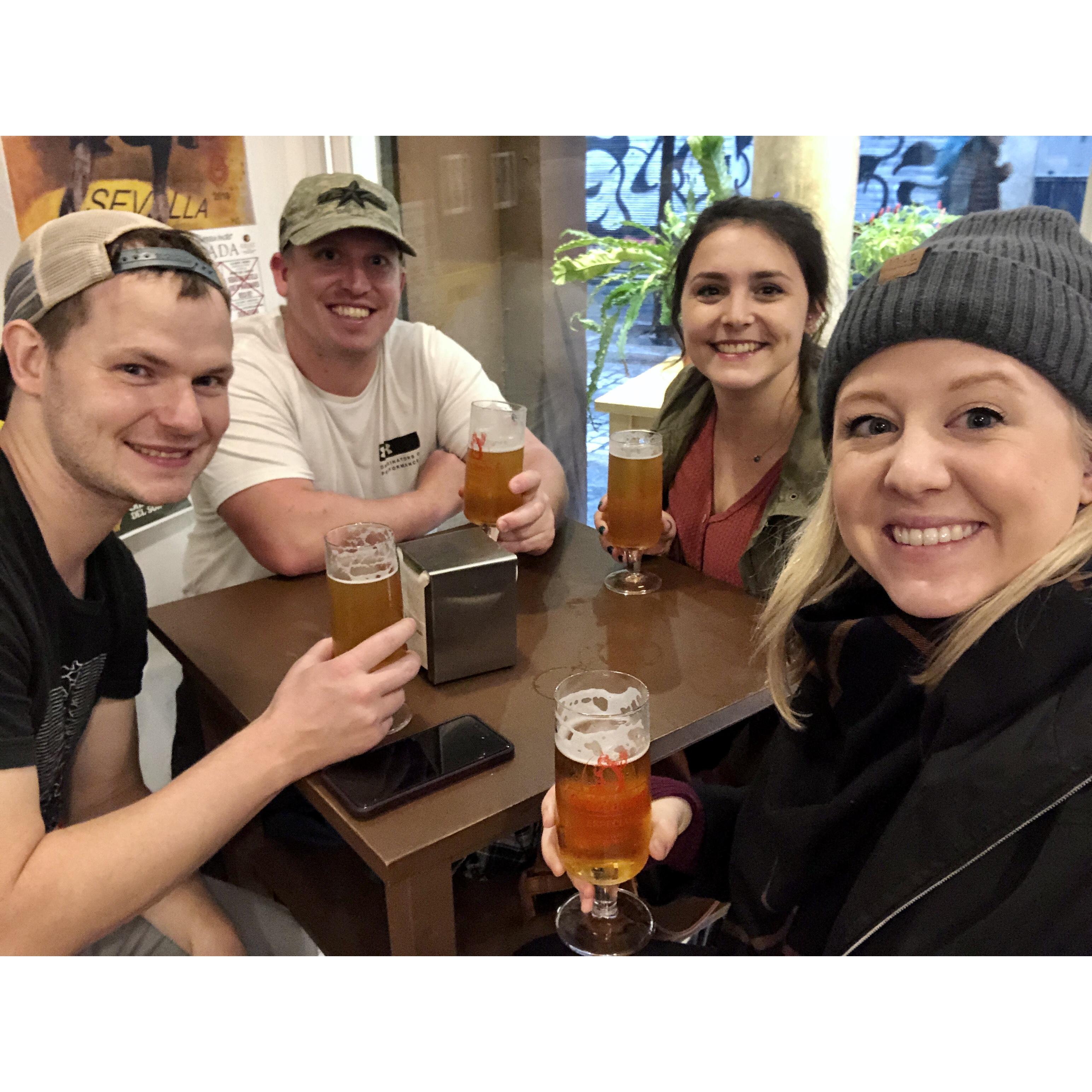 España, cervezas, y hermanos.