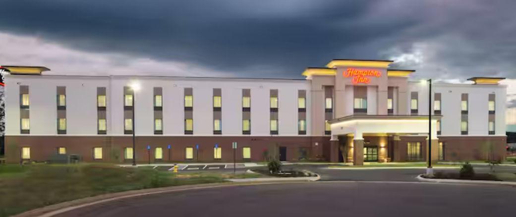 The Wedding Website of Raegan Metcalf and Nicolas Varner