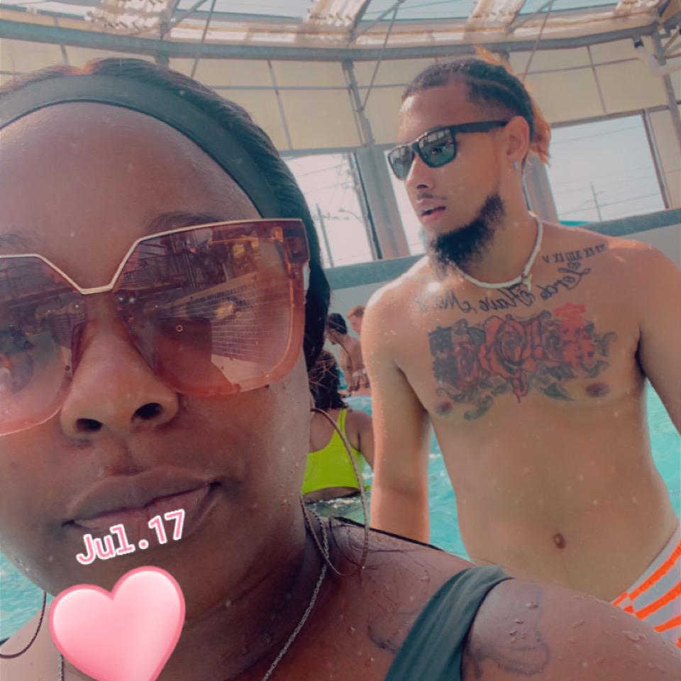 This a yearly thing we do take the kids, and their friends to Schliterbahnn, we pushed it back due to my mom being sick. But my mom was okay with it, so we took our yearly trip.