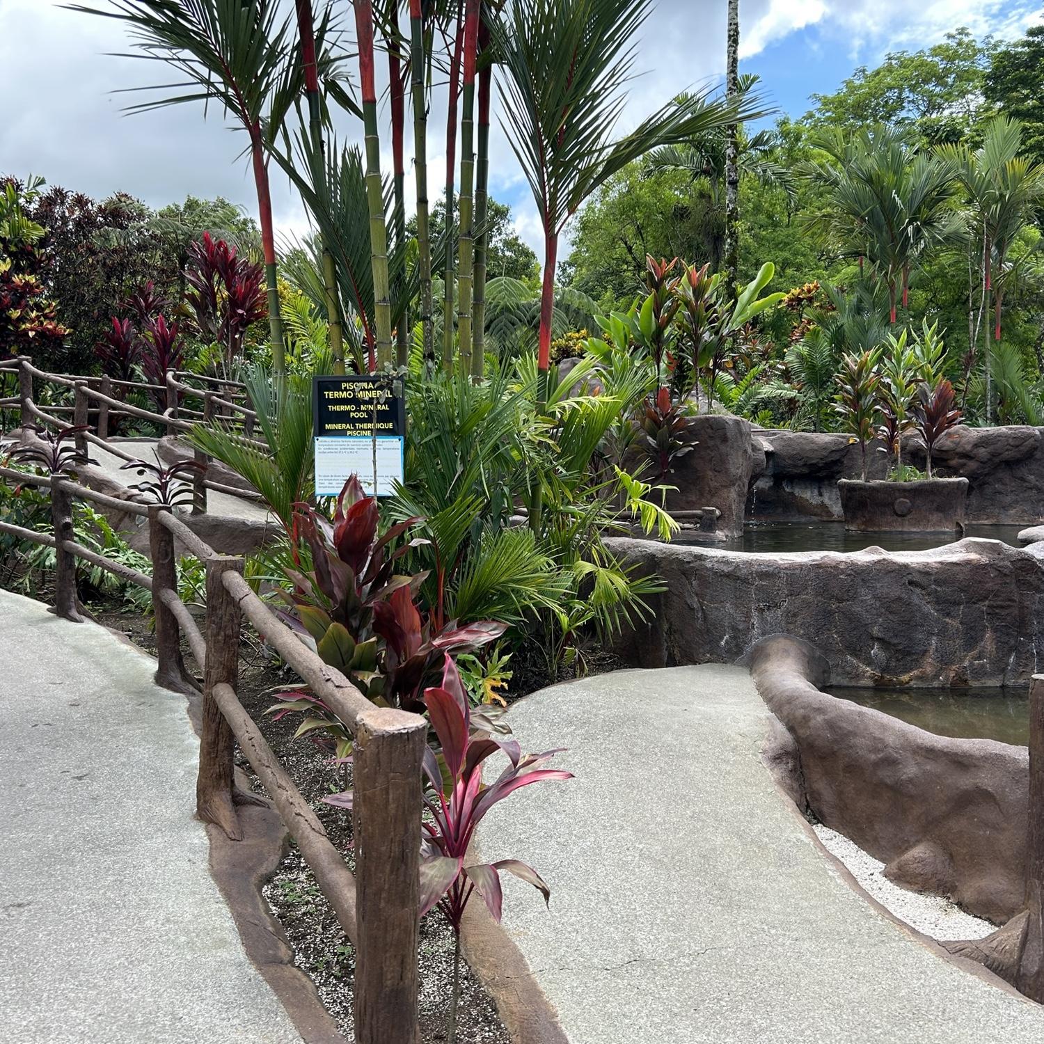 Volcano Lodge and Thermal Resort