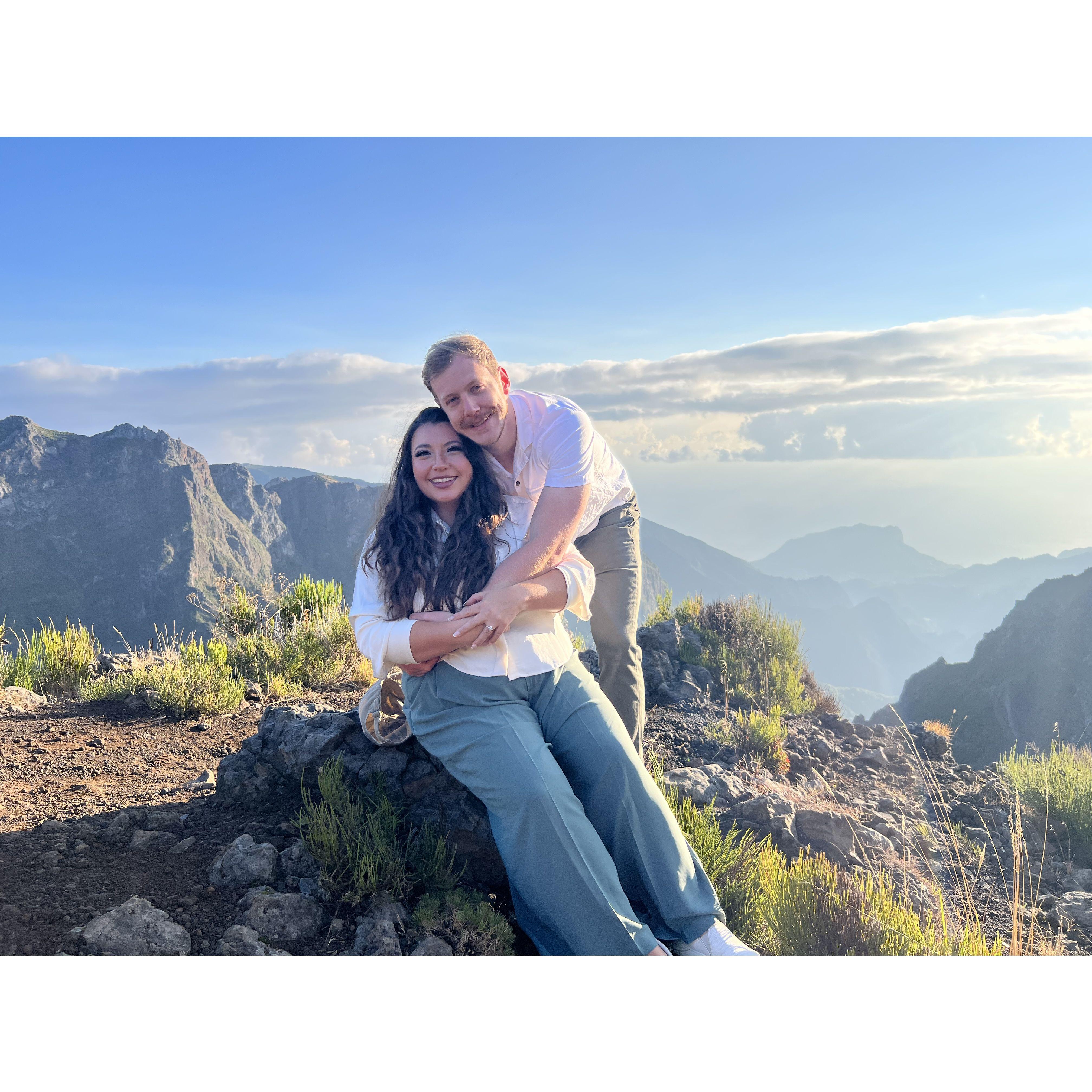 Surprise sunrise engagement on the highest peak of Madeira 09/10/23