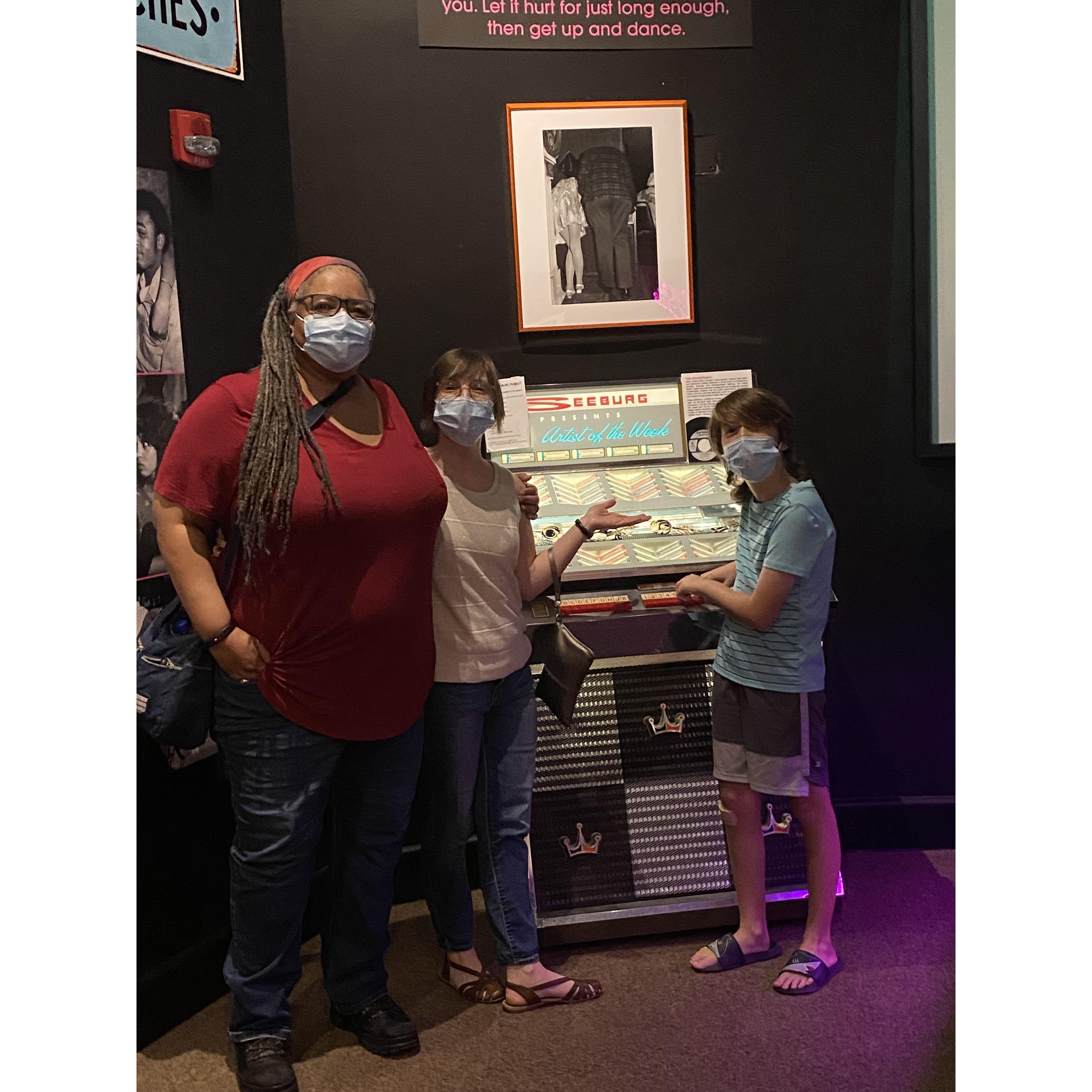 This is a jukebox.
More music education for the win!