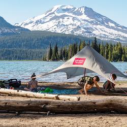 Grand Trunk Shade Caster 2-Person Sunshade