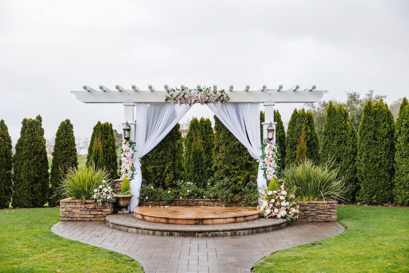 The Wedding Website of Nicole Birnie and Jesse Patten
