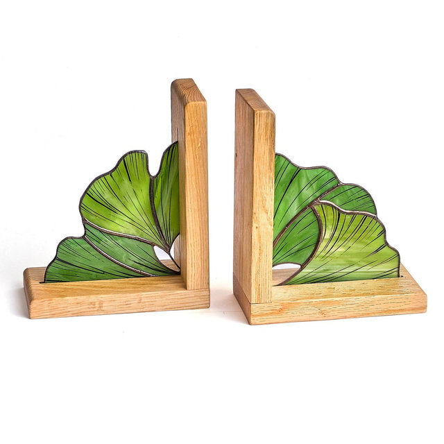 Stained Glass Ginkgo Leaf Bookends with Oak Wood Base – Handmade Green Glass Décor for Shelves, Office, or Gift